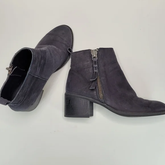 BP Navy Blue Leather Block Heeled Side Zipper Ankle Booties Size 7 - Picture 7 of 13